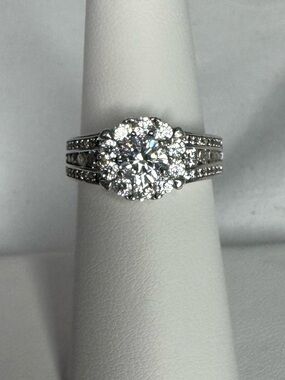 Halo Engagement Ring 925 Sterling Silver Round CZ Bridal Split Shank Size 7
